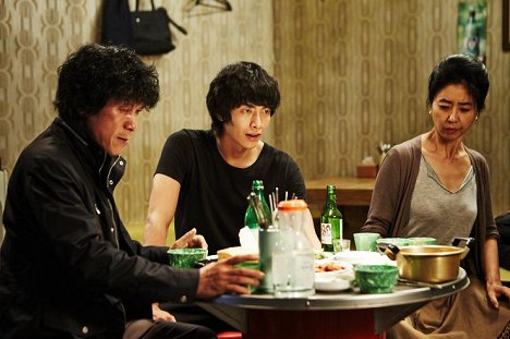 Roi-ha Kim, Min-ki Lee, Boo-seon Kim - Monseuteo - Z filmu
