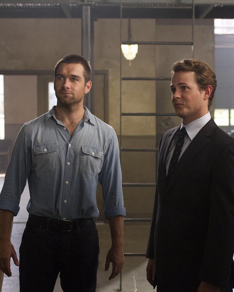 Antony Starr, Daniel Ross Owens