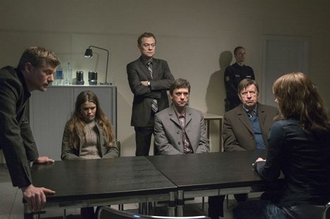 Andreas Günther, Eoin Moore, Sylvester Groth, Peter Schneider, Jörg Gudzuhn, Claudia Michelsen - Volejte policii 110 - Wendemanöver (1) - Z filmu