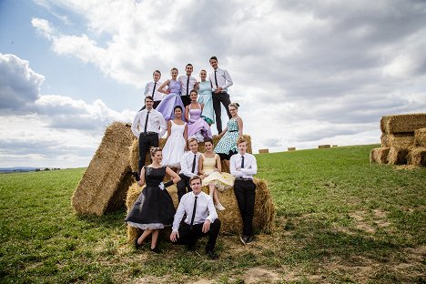 Richard Jaroslav Müller, Kryštof Grygar, Kateřina Herčíková, Anna Fialová, Nhung Dang, Petr Čížek, Richard Pekárek, Vladimír Polívka, Felicita Victoria Prokešová, Brigita Cmuntová, Jana Rybníčková, Jan Fanta, Daniela Krahulcová, Adam Mišík - Muzikál aneb Cesty ke štěstí - Z filmu