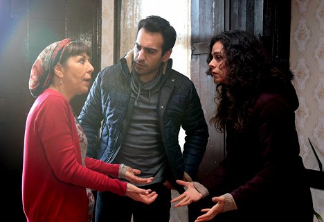 Nazlı Tosunoğlu, Buğra Gülsoy, Özge Özpirinçci - Aşk Yeniden - Z filmu