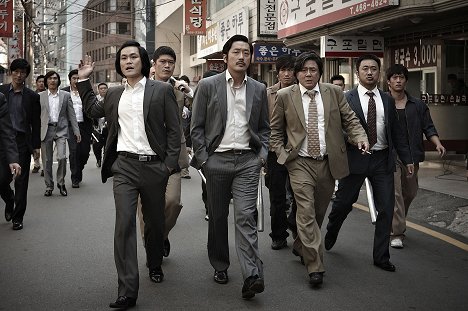 Seong-gyoon Kim, Chul-woo Han, Jeong-woo Ha, Min-sik Choi, Dong-seok Ma - Bumchoiwaui junjaeng : nabbeunnomdeul jeonsungshidae - Z filmu