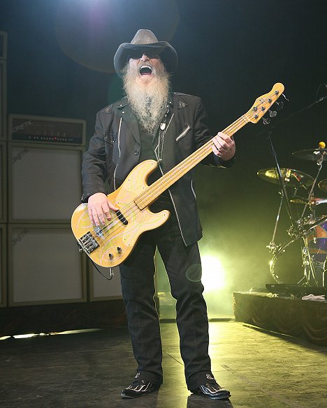 Dusty Hill - ZZ Top - koncert z Texasu - Z filmu