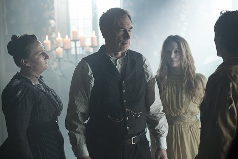 Noni Stapleton, Timothy Dalton, Olivia Llewellyn - Penny Dreadful - A samo peklo mým jediným soupeřem - Z filmu