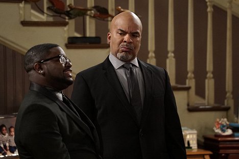 Lil Rel Howery, David Alan Grier - The Carmichael Show - The Funeral - Z filmu