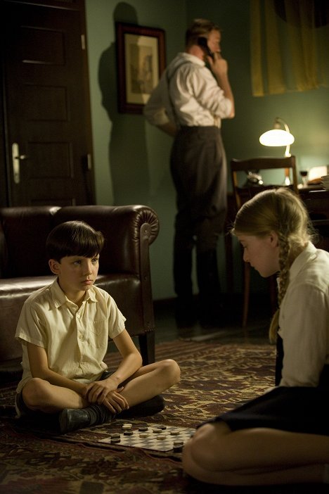 Asa Butterfield, Amber Beattie - Chlapec v pruhovanom pyžame - Z filmu