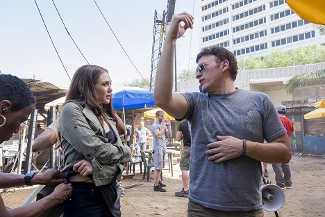 Elizabeth Olsen, Anthony Russo - Captain America: Občanská válka - Z natáčení