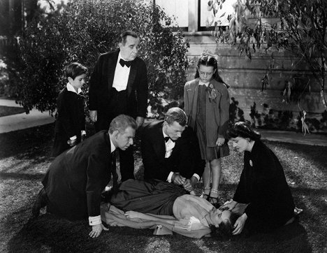 Charles Bates, Hume Cronyn, Henry Travers, Joseph Cotten, Edna May Wonacott, Teresa Wright, Patricia Collinge