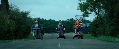 Szabolcs Thuróczy, Zoltán Fenyvesi, Ádám Fekete - Takoví normální vozíčkáři - Z filmu