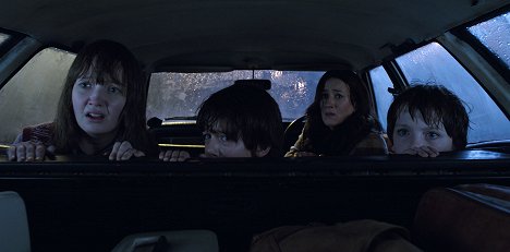 Lauren Esposito, Patrick McAuley, Maria Doyle Kennedy, Benjamin Haigh - V zajatí démonov 2 - Z filmu