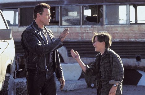 Arnold Schwarzenegger, Edward Furlong - Terminátor 2: Den zúčtování - Z filmu
