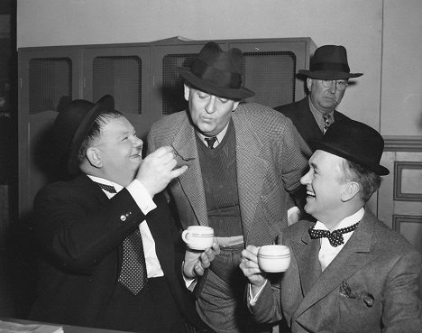 Oliver Hardy, Edward Sedgwick, Stan Laurel - Air Raid Wardens - Z natáčení