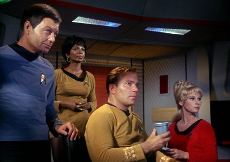 DeForest Kelley, Nichelle Nichols, William Shatner, Grace Lee Whitney - Star Trek - Manévr s korbomitem - Z filmu