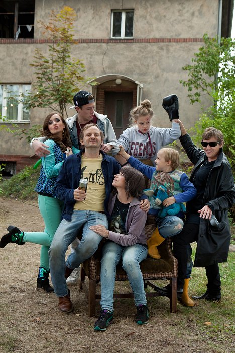 Nellie Thalbach, Vincent Krüger, Milan Peschel, Anna Thalbach, Emma Bading, Tilman Döbler, Katharina Thalbach