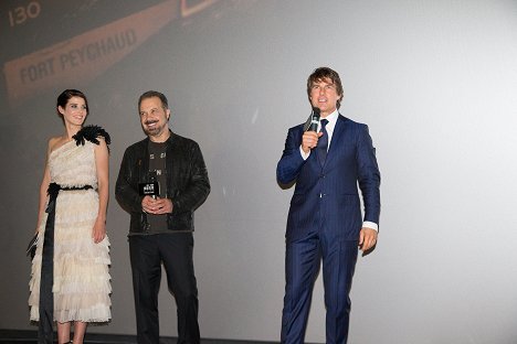 Cobie Smulders, Edward Zwick, Tom Cruise - Jack Reacher: Nevracej se - Z akcí