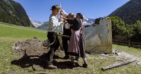 Hannes Perkmann, Gerti Drassl, Franziska Grinzinger - Vals - Z filmu