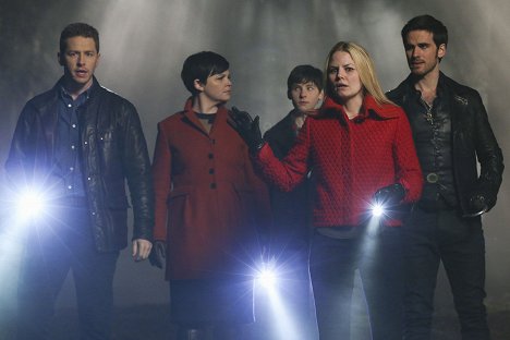 Josh Dallas, Ginnifer Goodwin, Jared Gilmore, Jennifer Morrison, Colin O'Donoghue - Once Upon a Time - Heart of Gold - Photos