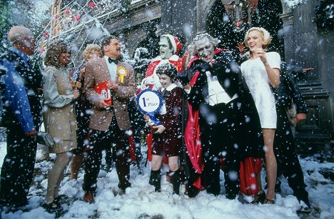 Sam McMurray, Bug Hall, Sandy Baron, Elaine Hendrix - The Munsters' Scary Little Christmas - Z filmu