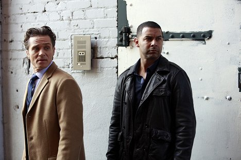 Seamus Dever, Jon Huertas