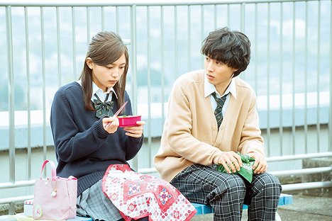 Haruna Kawaguči, Kento Jamazaki - Iššúkan Friends - Z filmu