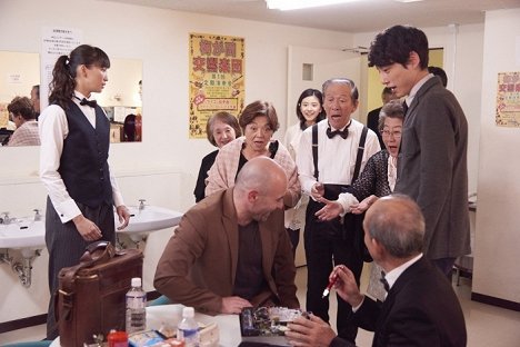 An Watanabe, Jumiko Fudžita, Juina Kurošima, Masao Komacu, Kentaró Sakaguči - Starci v orchestru - Z filmu