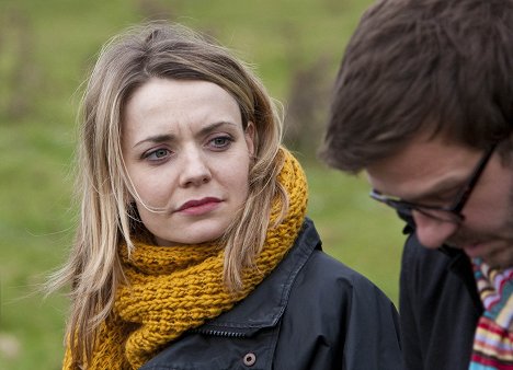 Christine Bottomley, Jason Hughes - Vraždy v Midsomeru - Nedokonale dokonalé vraždy - Z filmu