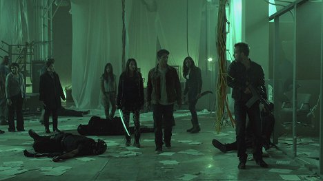 Lily Mariye, Arden Cho, Tyler Posey, Meagan Tandy, JR Bourne - Vlčí mládě - Zrůdy - Z filmu