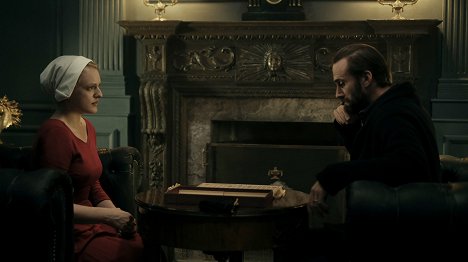 Elisabeth Moss, Joseph Fiennes - Příběh služebnice - Den porodu - Z filmu
