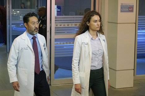 Kenneth Choi, Rachel DiPillo - Chicago Med - Love Hurts - Z filmu
