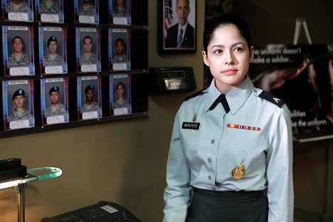 Veronica Diaz-Carranza - Odložené případy - Voják, jak se patří - Z filmu