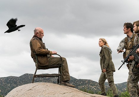 Rocky McMurray, Kim Dickens, Daniel Sharman - Živí mrtví: Počátek konce - Hořící voda - Z filmu