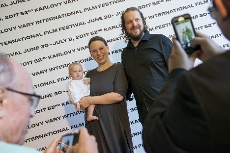 Press conference at the Karlovy Vary International Film Festival on July 6, 2017 - Rachel Israel, Kurt Enger - Drobné si nechte - Z akcí