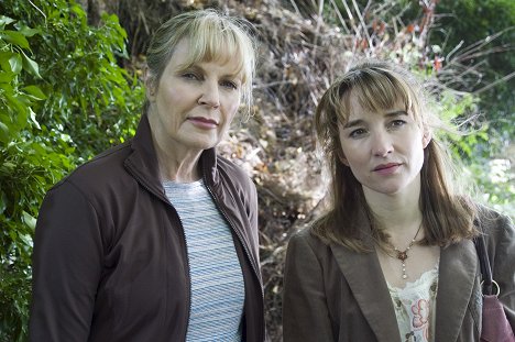 Lisa Eichhorn, Emily Woof - Vraždy v Midsomeru - Zvíře v nás - Z filmu