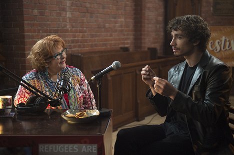 Magda Szubanski, Robert Sheehan