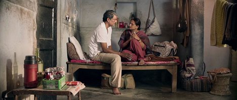 Adil Hussain, Geetanjali Kulkarni - Mukti Bhawan - Z filmu