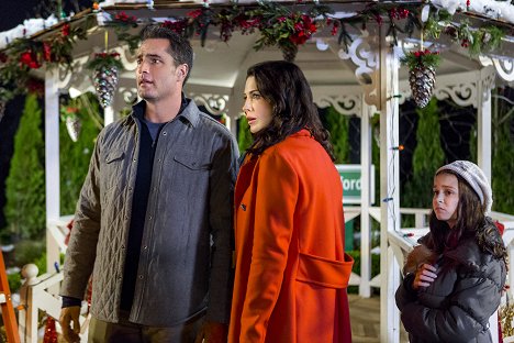 Victor Webster, Bridget Regan, Imogen Tear - The Magic Stocking - Z filmu