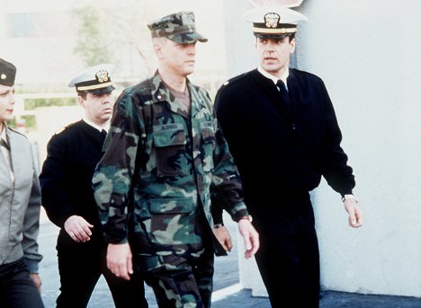 Patrick Labyorteaux, Pat Skipper, David James Elliott - JAG - Vojenská generálna prokuratúra - Father's Day - Z filmu