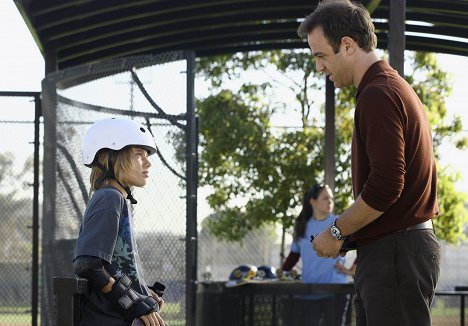 Paul Adelstein - Private Practice - In Which Addison Has a Very Casual Get Together - Z filmu
