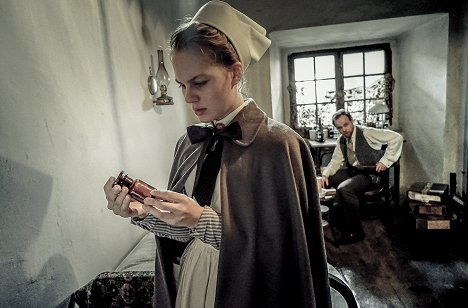 Alicia von Rittberg, Matthias Koeberlin - Klinika Charité - Rok troch cisárov - Z filmu