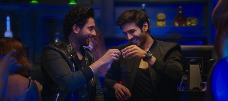 Sunny Singh Nijjar, Kartik Aaryan