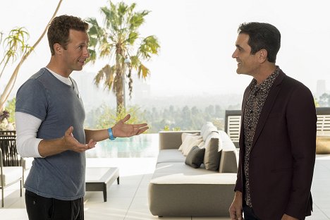 Chris Martin, Ty Burrell - Modern Family - Brushes with Celebrity - Photos