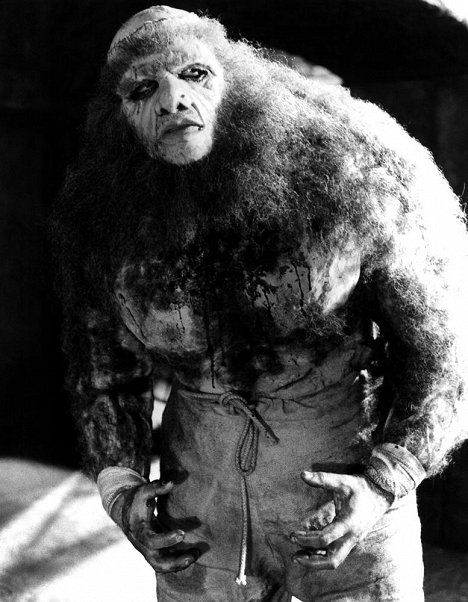 David Prowse - Frankenstein and the Monster from Hell - Z filmu