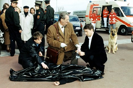 Heinz Weixelbraun, Gerhard Zemann, Gedeon Burkhard, pes Rhett Butler - Komisař Rex - Smrtící karta - Z filmu