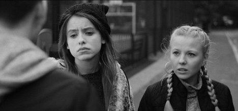 Rosie Day, Charlotte Beaumont - Butterfly Kisses - Z filmu