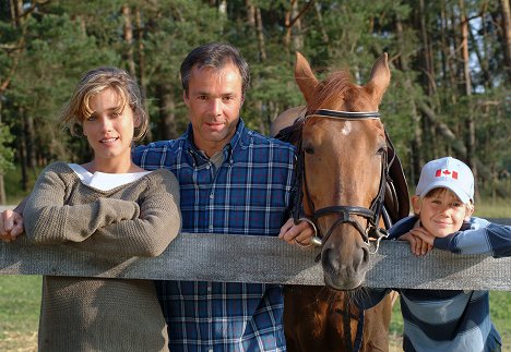Muriel Baumeister, Hannes Jaenicke, Maurice Teichert - Ostrov koní - Promo