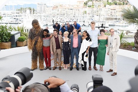 'Solo: A Star Wars Story' official photocall at Palais des Festivals on May 15, 2018 in Cannes, France - Donald Glover, Alden Ehrenreich, Emilia Clarke, Woody Harrelson, Thandiwe Newton, Joonas Suotamo, Phoebe Waller-Bridge, Paul Bettany