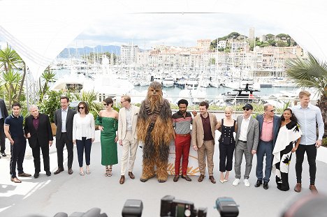 'Solo: A Star Wars Story' official photocall at Palais des Festivals on May 15, 2018 in Cannes, France - Simon Emanuel, Kathleen Kennedy, Phoebe Waller-Bridge, Paul Bettany, Donald Glover, Alden Ehrenreich, Emilia Clarke, Ron Howard, Woody Harrelson, Thandiwe Newton, Joonas Suotamo