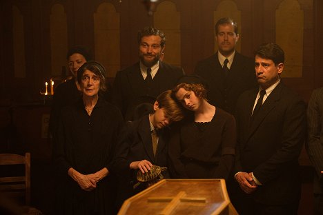 Anna Savva, Yorgos Karamihos, Milo Parker, Daisy Waterstone, Alexis Georgoulis