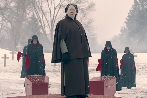 Ann Dowd - Příběh služebnice - Poté - Z filmu