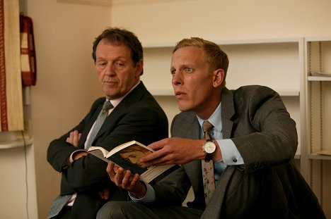 Kevin Whately, Laurence Fox - Vraždy v Oxfordu - Mysl hory přenáší - Z filmu